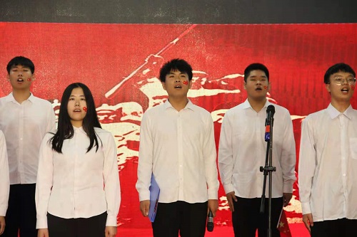 学生演唱.jpg